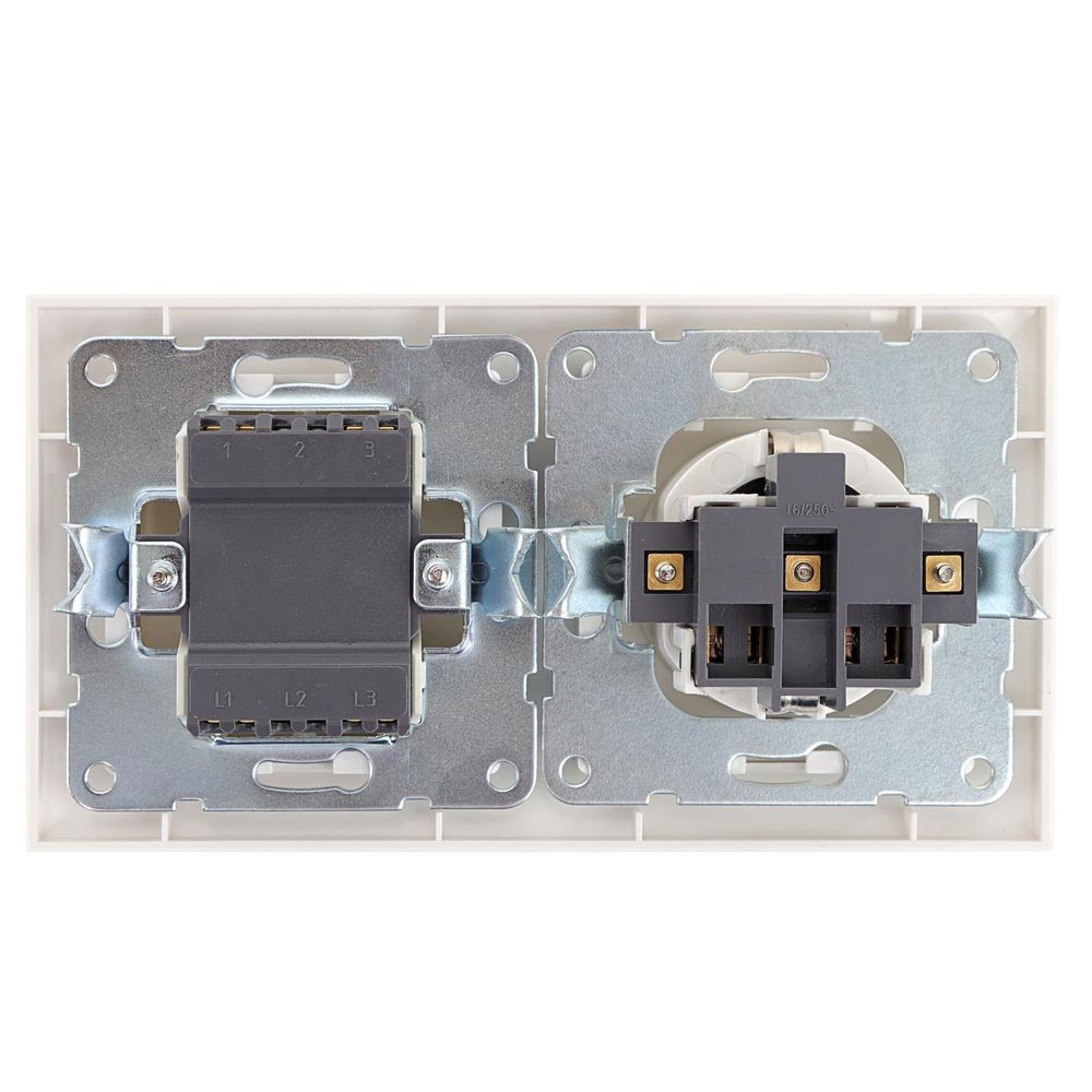 Schutzkontakt-Steckdose mit 2 Aus- Wechselschaltern, 16 A, 250 V, weiß.