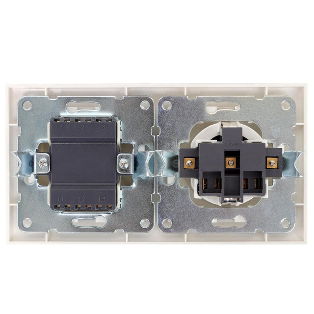 Schutzkontakt-Steckdose mit 3 Aus- Wechselschaltern, 16 A, 250 V, weiß.