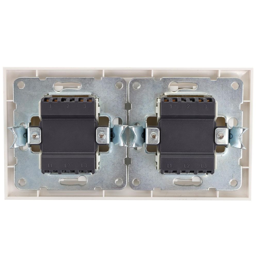 Aus- Wechselschalterkombination 2 x Zweifachwippe, 10 A, 250 V, weiß.