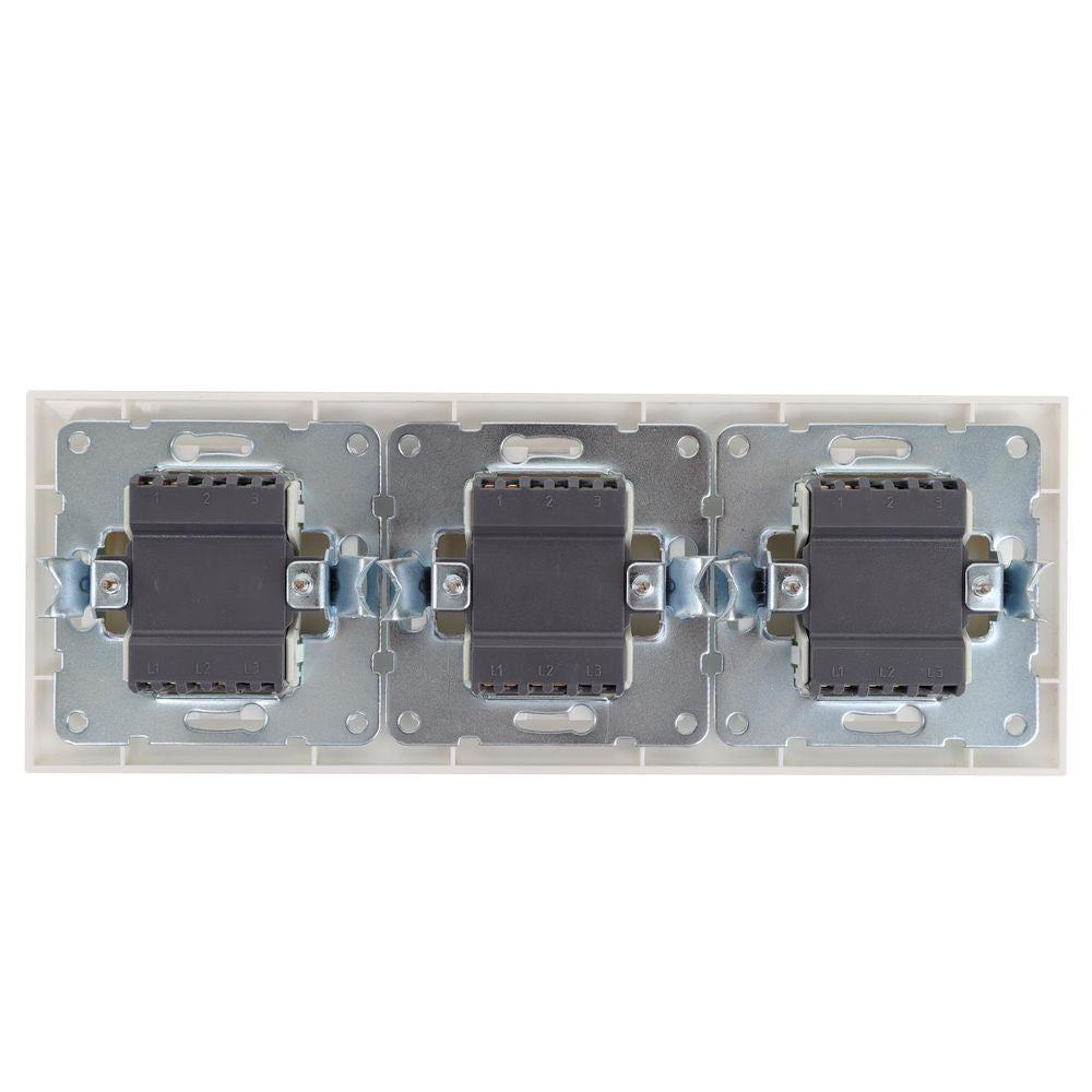 Aus- Wechselschalterkombination 3 x Schalter, 10 A, 250 V, weiß.