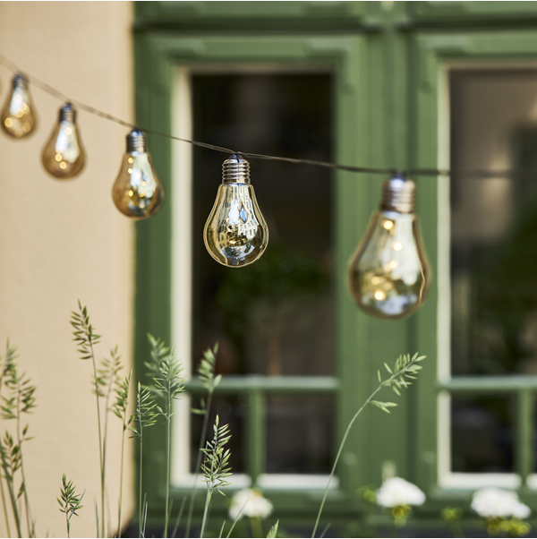 10er Lichterkette mit rauchigem Glas im industrial Design.