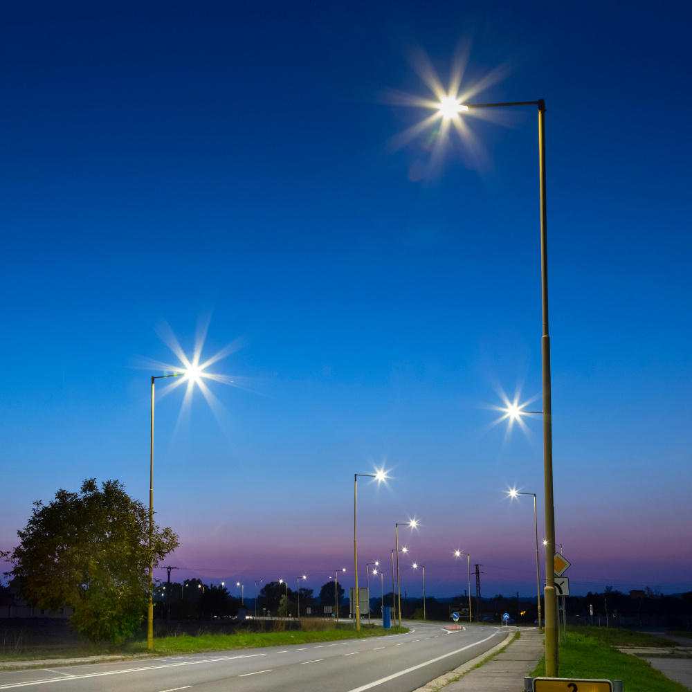 LED Straßenleuchte, grau, 50 W, 6000 lm, 4000 K (neutralweiß), IP65, Wand- und Mastmontage.
