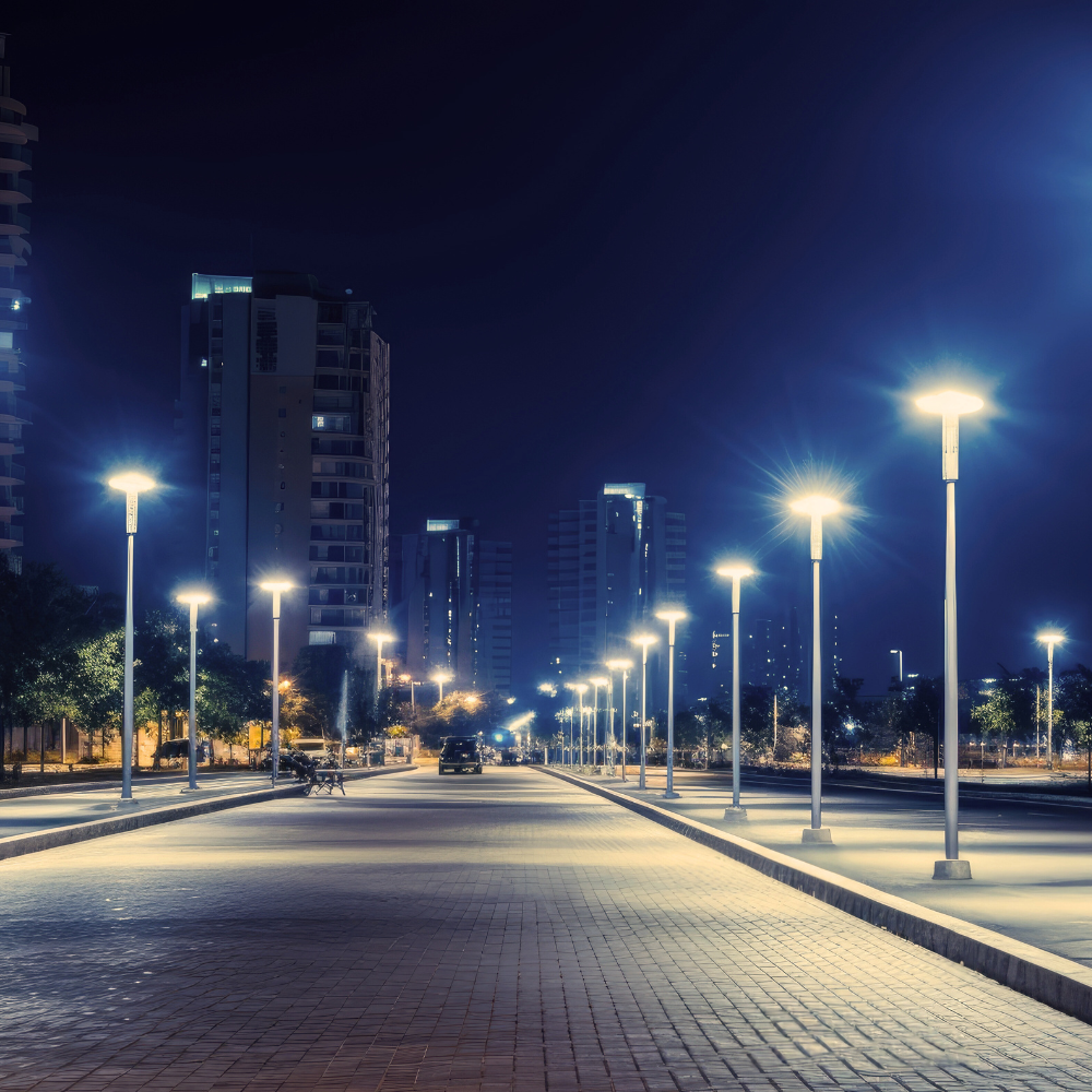 LED Straßenleuchte, rund, 120 W, 12000 lm, 3000 K (warmweiß), IP65, Parkanlage.