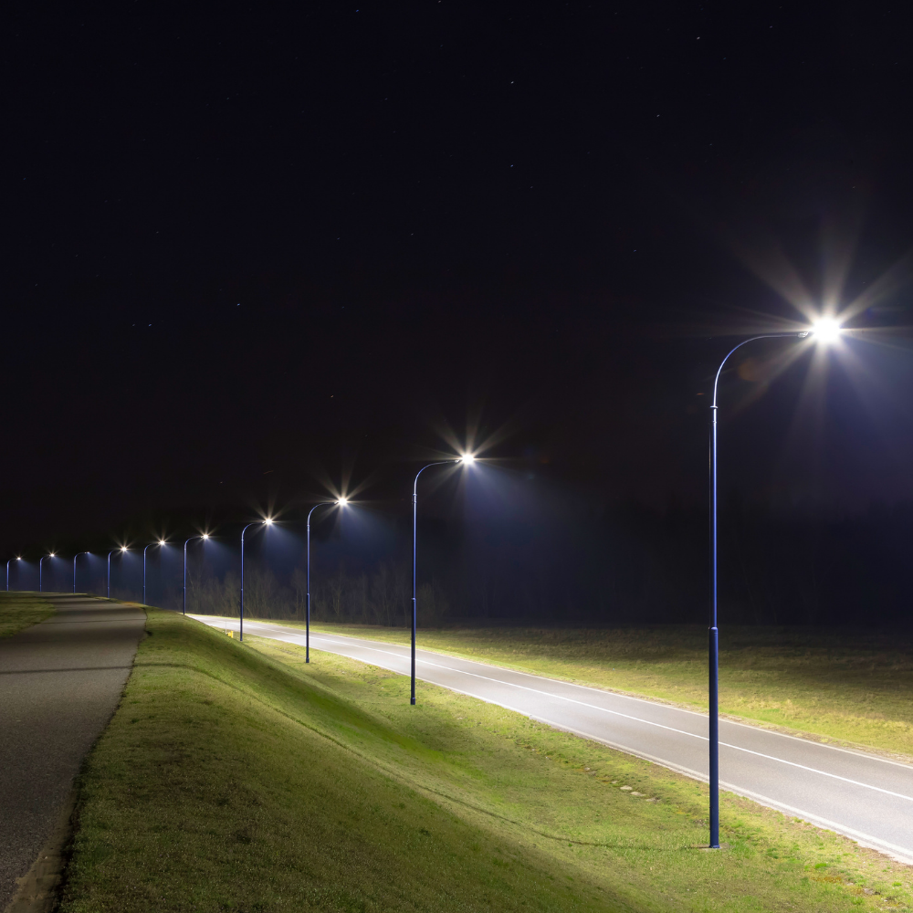LED Straßenleuchte, grau, 50 W, 6000 lm, 4000 K (neutralweiß), IP65, Wand- und Mastmontage.