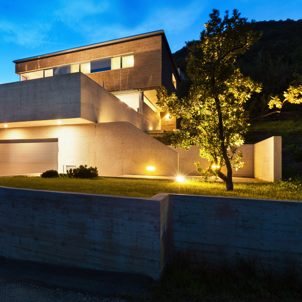 RGB LED-Fluter, 30 W, schwarz, IP65, mit Fernbedienung, RGBW-Farbwechsel.