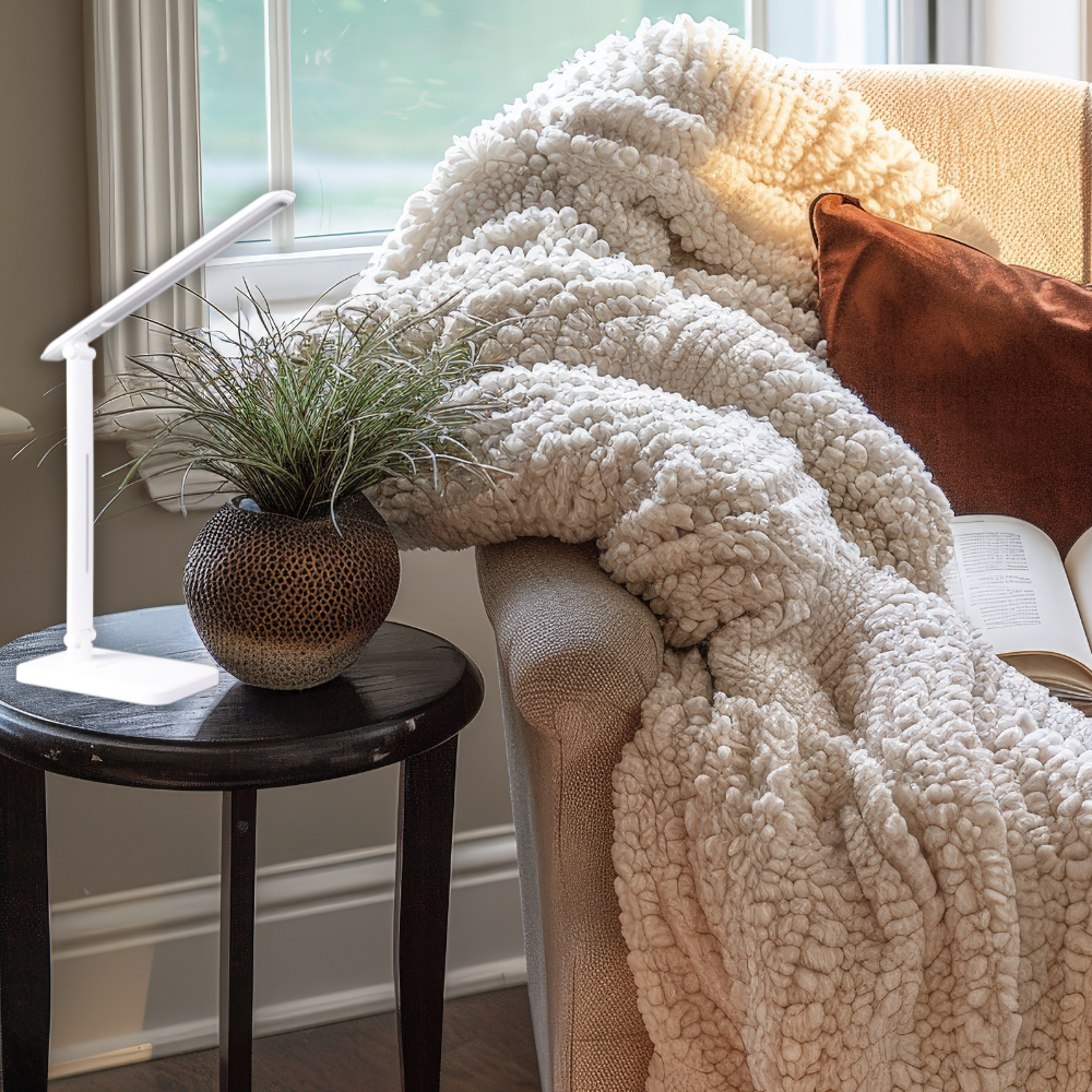 LED-Tischlampe, weiß, mit Dimm- und CCT-Funktion, 5 W Leistung.