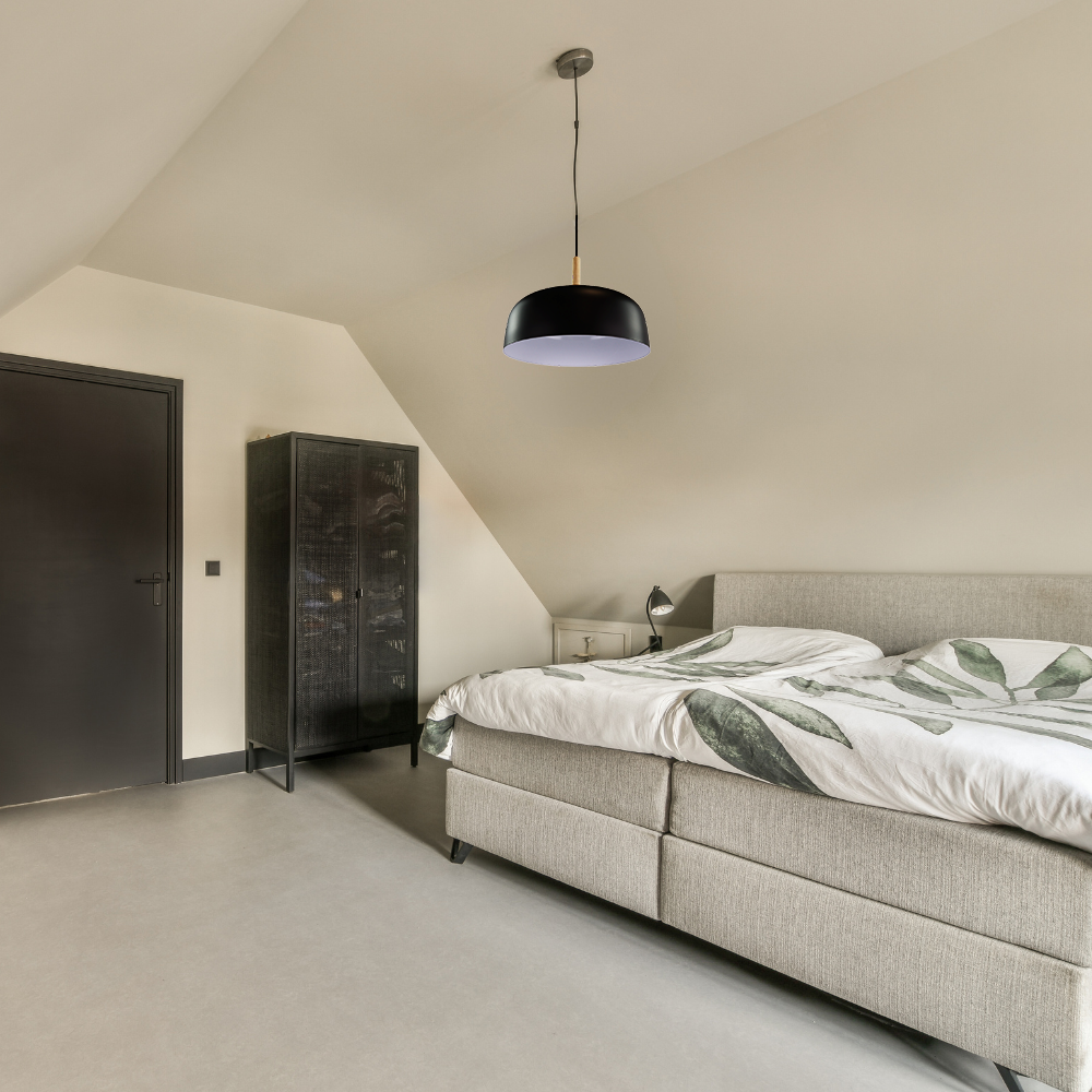 Moderne Pendelleuchte in schwarz, runde Form, aus Metall, E27-Fassung, IP20, Ø30 cm.
