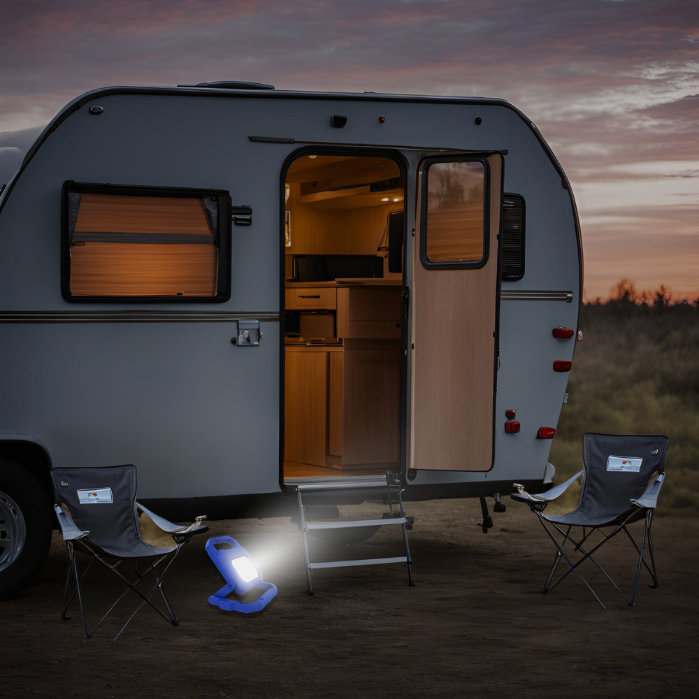 LED Baustrahler mit Akku, faltbar, 6 W, 800 lm, 4000 K (neutralweiß), IP54, 7 Stunden Lichtzeit, USB In- und Output, flexible Arbeitsleuchte.