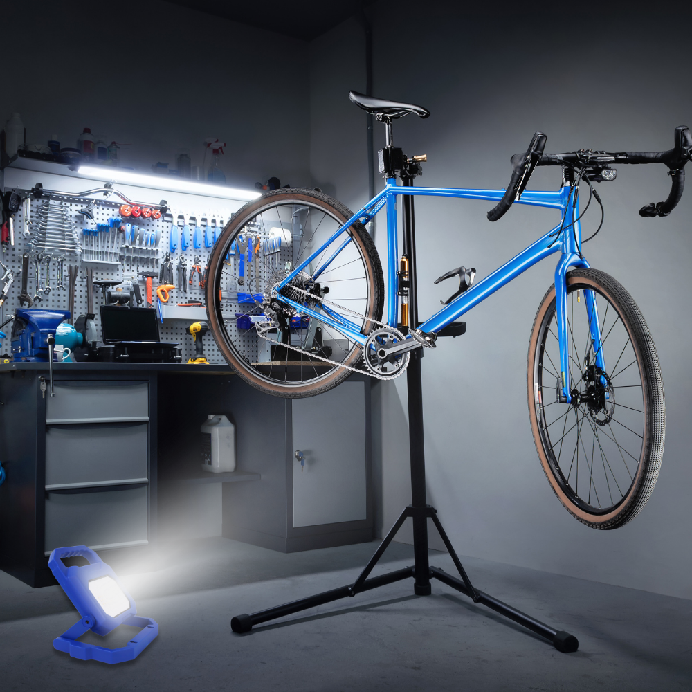 LED Baustrahler mit Akku, faltbar, 6 W, 800 lm, 4000 K (neutralweiß), IP54, 7 Stunden Lichtzeit, USB In- und Output, flexible Arbeitsleuchte.