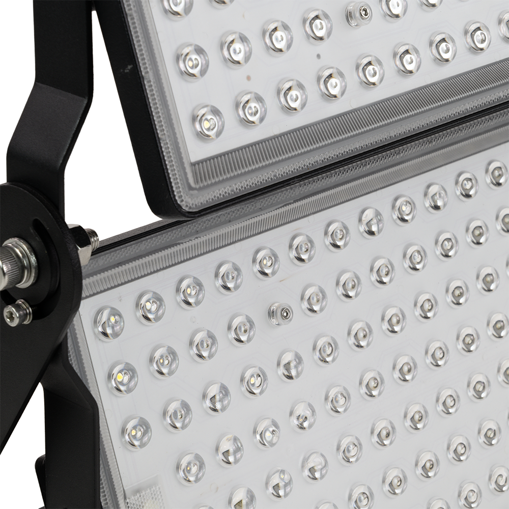 Stadion Fluter, 500 W, 6500 K (kaltweiß), 67500 lm, IP65, hohe Energieeffizienz, Großflächenstrahler