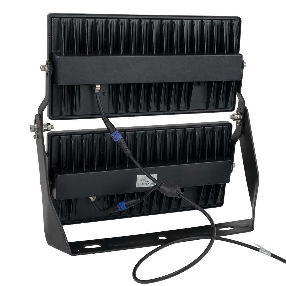 Stadion Fluter, 500 W, 6500 K (kaltweiß), 67500 lm, IP65, hohe Energieeffizienz, Großflächenstrahler