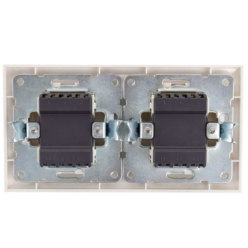 Aus- Wechselschalterkombination 2 x Zweifachwippe, 10 A, 250 V, weiß.