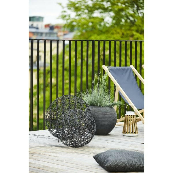 Dekorative LED Solar-Laterne "Catania" aus Holz und Metall.