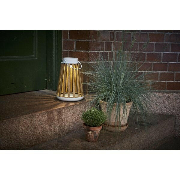 Dekorative LED Solar-Laterne "Catania" aus Holz und Metall.