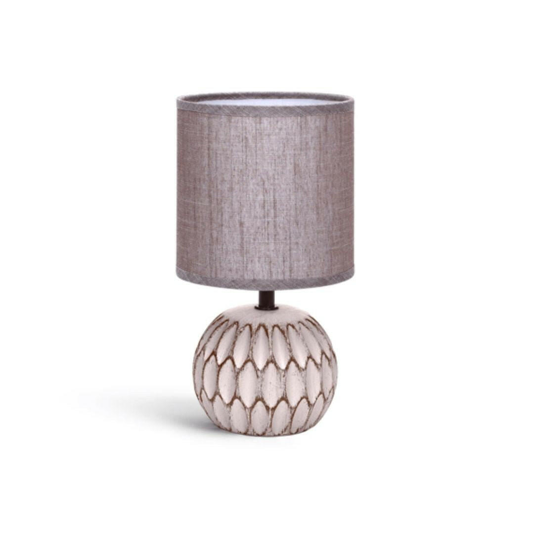 Dekorative Tischlampe aus Keramik mit schöner Struktur und rundem Stoffschirm.