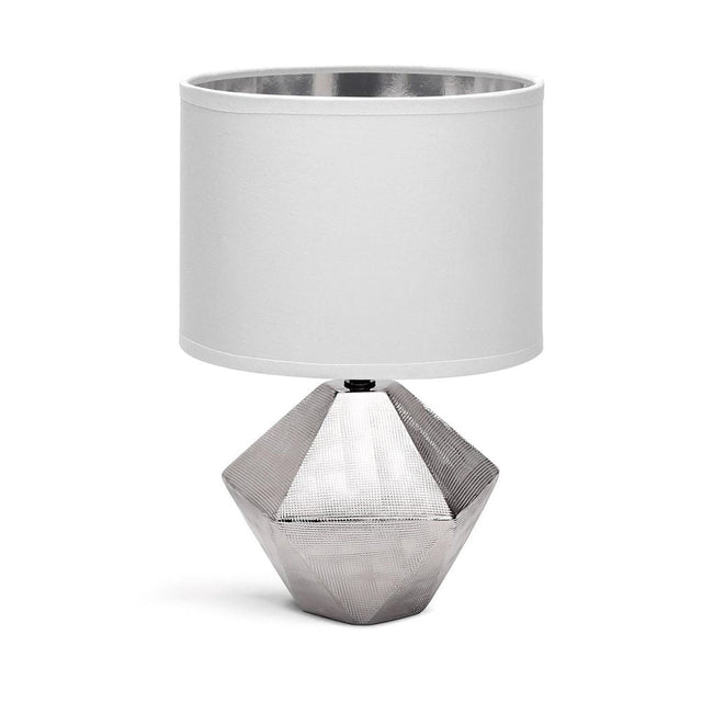 Edle silberfarbene Tischlampe aus Keramik mit 6-eckigem Fuss und weißem Stoffschirm.