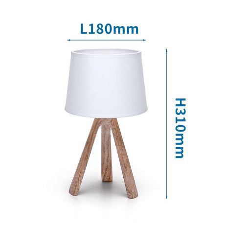 Exklusive Harzdekor-Tischlampe mit braunem Lampenfuß und weißem Stoffschirm.