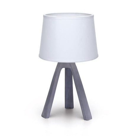 Exklusive Harzdekor-Tischlampe mit grauem Lampenfuß und weißem Stoffschirm.