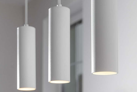 Hängeleuchte für 3xGU10-Leuchtmittel, Alu, Röhrenform, weiß.
