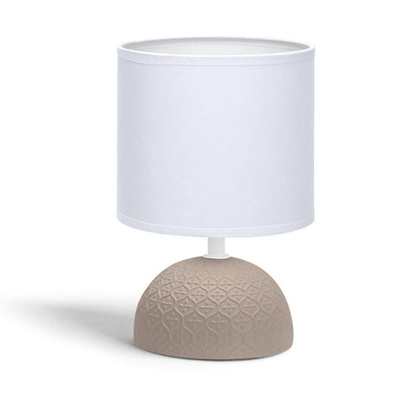 Klassische braune Tischlampe aus Keramik mit weißem Stoffschirm.