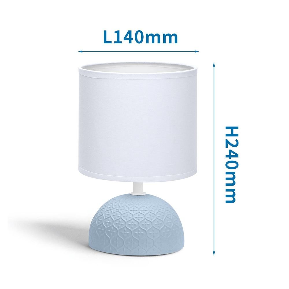 Klassische hellblaue Tischlampe aus Keramik mit weißem Stoffschirm.