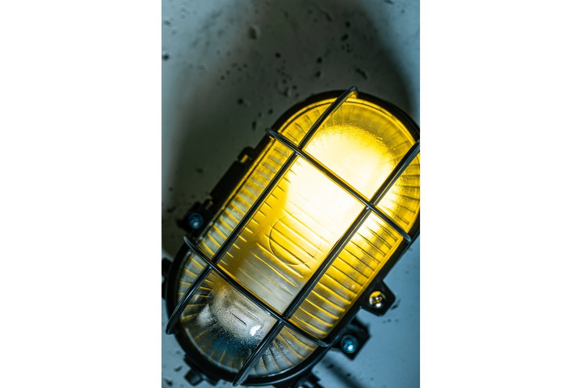 LED Aufbau Deckenleuchte, Kellerleuchte, E27, max. 40W, IP44, Kunststoffgitter, schwarz.