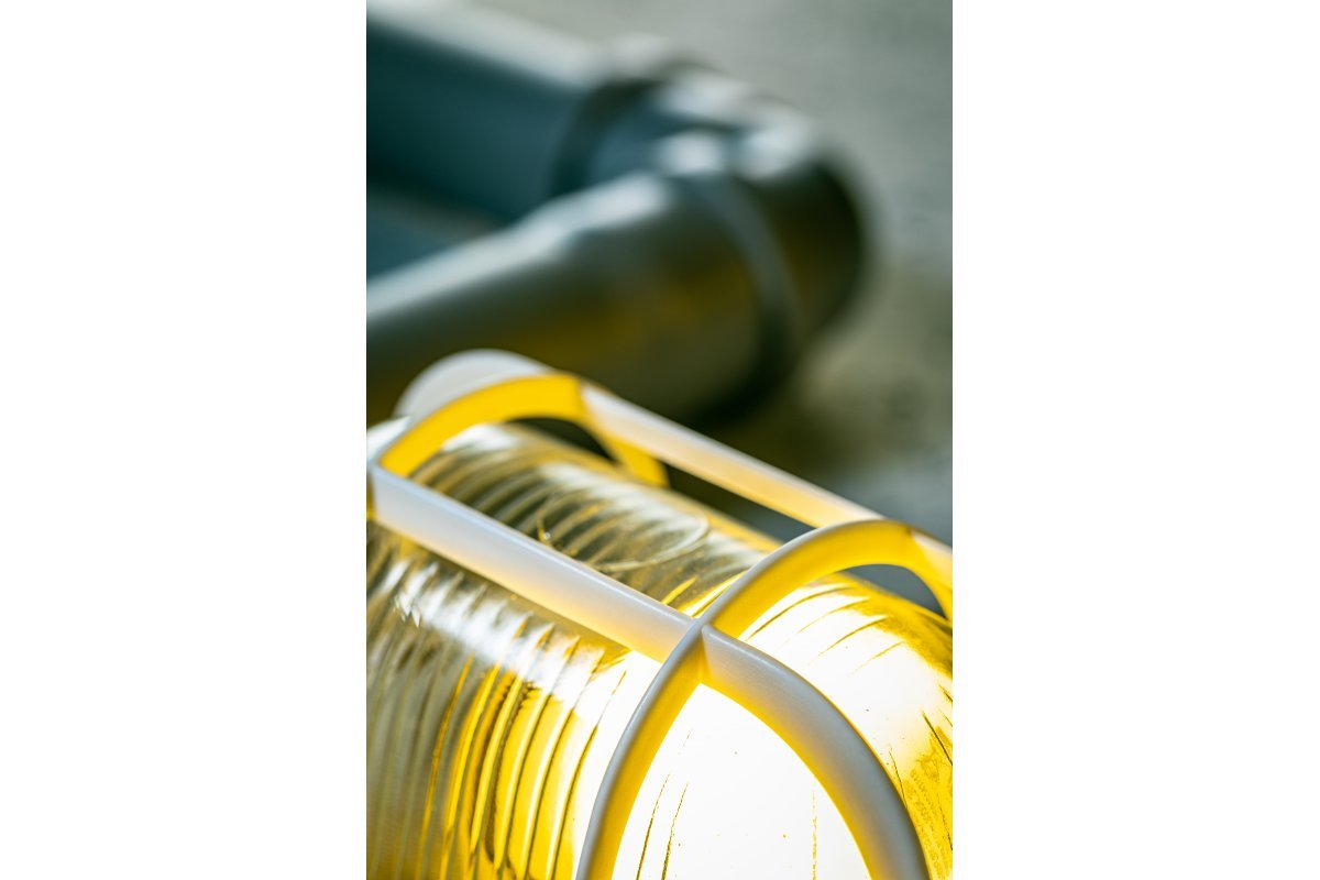 LED Aufbau Deckenleuchte, Kellerleuchte, E27, max. 40W, IP44, Kunststoffgitter, weiß.