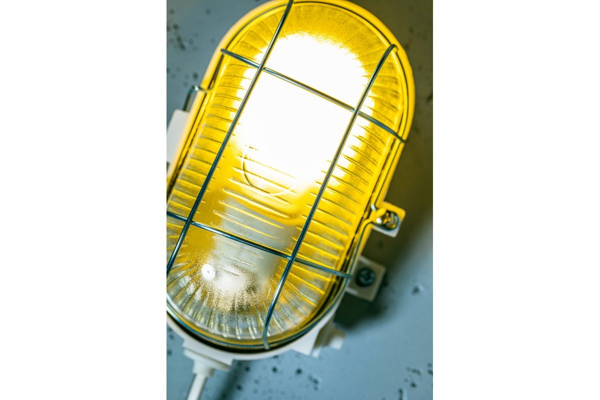 LED Aufbau Deckenleuchte, Kellerleuchte, E27, max. 40W, IP54, Metallgitter, weiß.