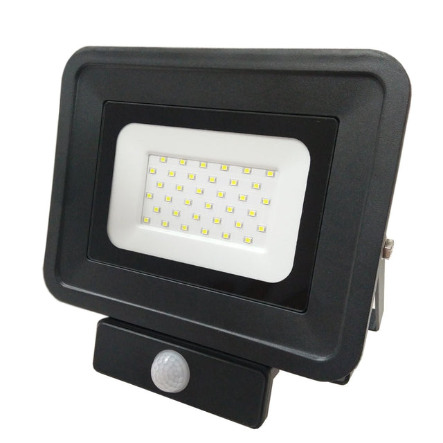 LED-Fluter, Bewegungsmelder, 30 W, 2250 lm, IP65, 2800K (warmweiß).