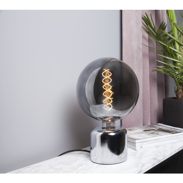 Schlichte Tischleuchte in chromoptik.