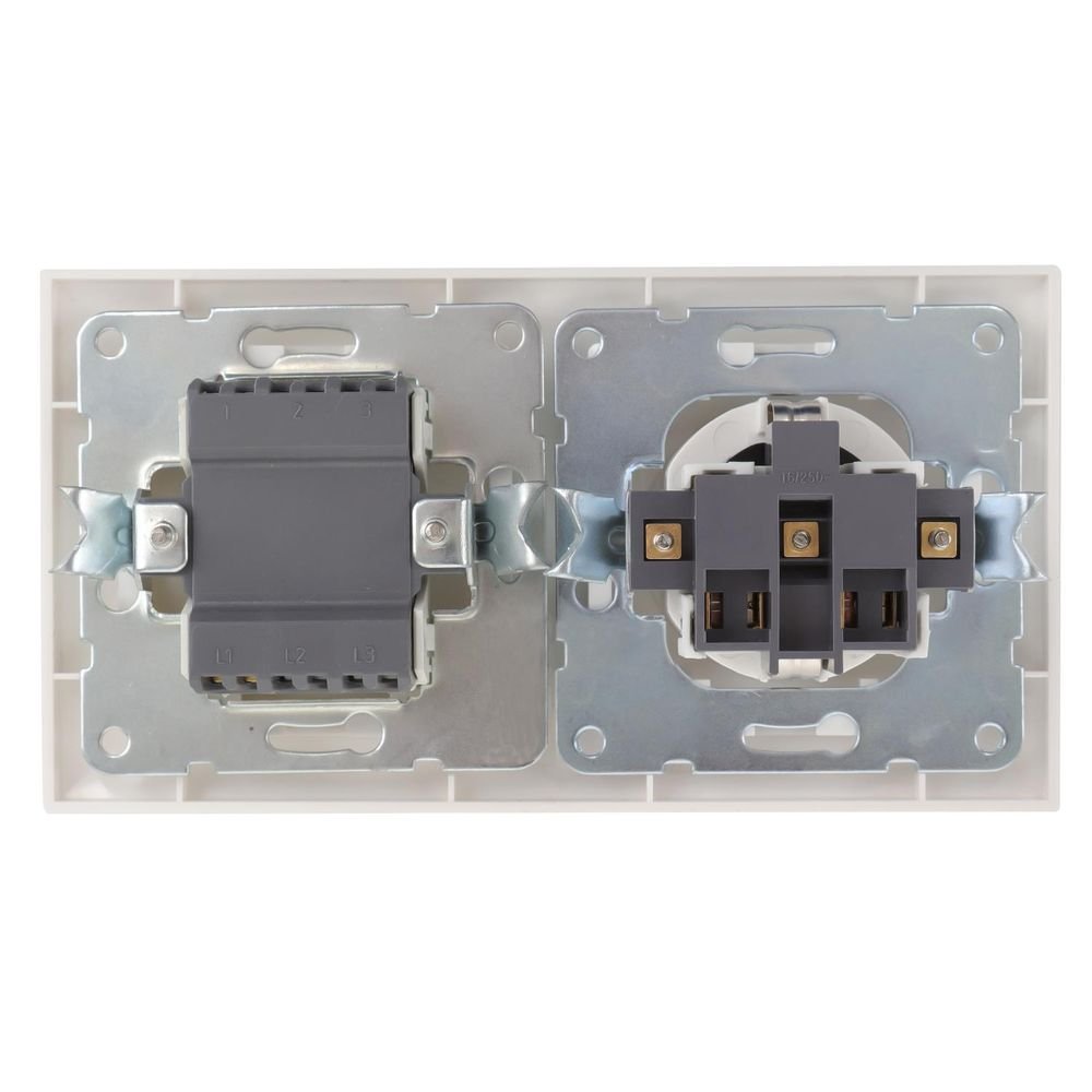 Schutzkontakt-Steckdose mit Ausschalter, 16 A, 250 V, weiß.