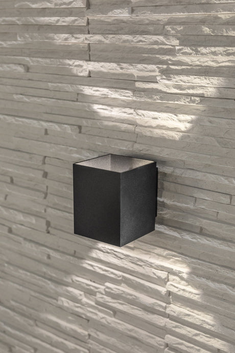 Wandleuchte für G9-Leuchtmittel, schwarz, quadratisch.