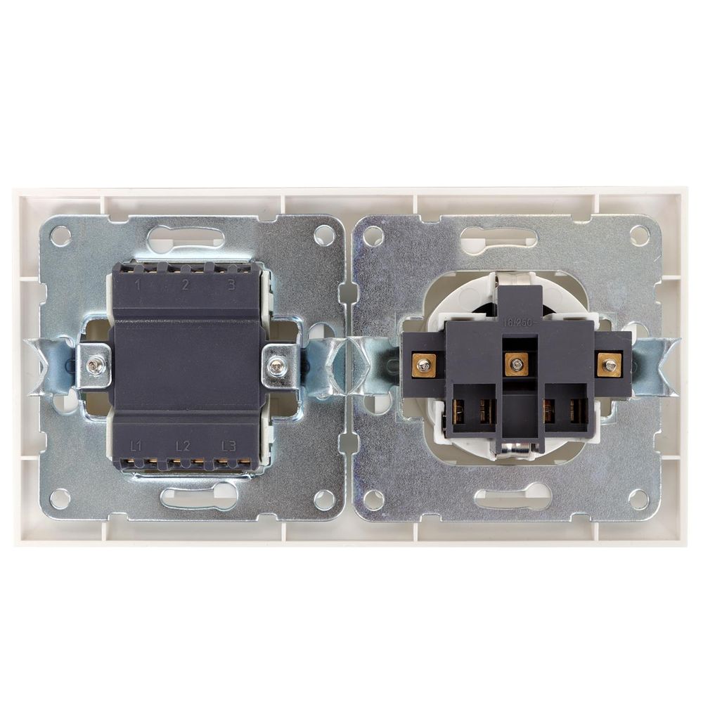 Schutzkontakt-Steckdose mit 3 Aus- Wechselschaltern, 16 A, 250 V, weiß