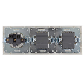 Schutzkontakt-Steckdose mit 2 x 2 Wechselschaltern, 16 A, 250 V, weiß.