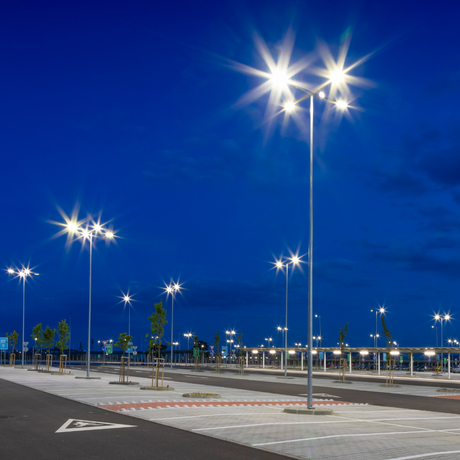 LED Straßenleuchte, 100 W, 3000 K (warmweiß), 10000 lm, grau, IP65, Wand- und Mastmontage.