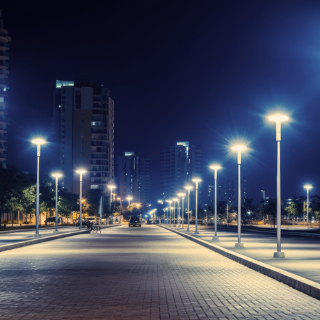 LED Straßenleuchte, rund, 60 W, 6000 lm, 3000 K (warmweiß), IP65, Parkanlage.