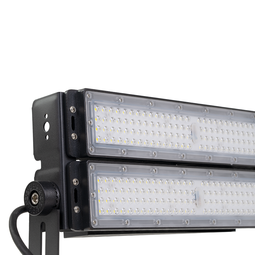 profi fahrradbeleuchtung LED Stadion Fluter, 200 W, 26000 lm, 5000 K, IP65 Der Profi-Stadion-Fluter  mit 200 W, 26.000 lm und neutralweißem 5.000-K-Licht ist der robuste  Hochleistungs-Außenstrahler der Spitzenklasse für Sportanlagen,  Industriehöfe, Parkplätze und Baustellen –