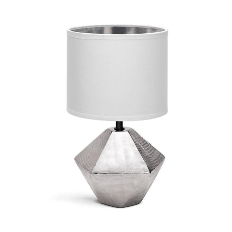 Edle silberfarbene Tischlampe aus Keramik mit 6-eckigem Fuss und weißem Stoffschirm - Lichttechnik24.de